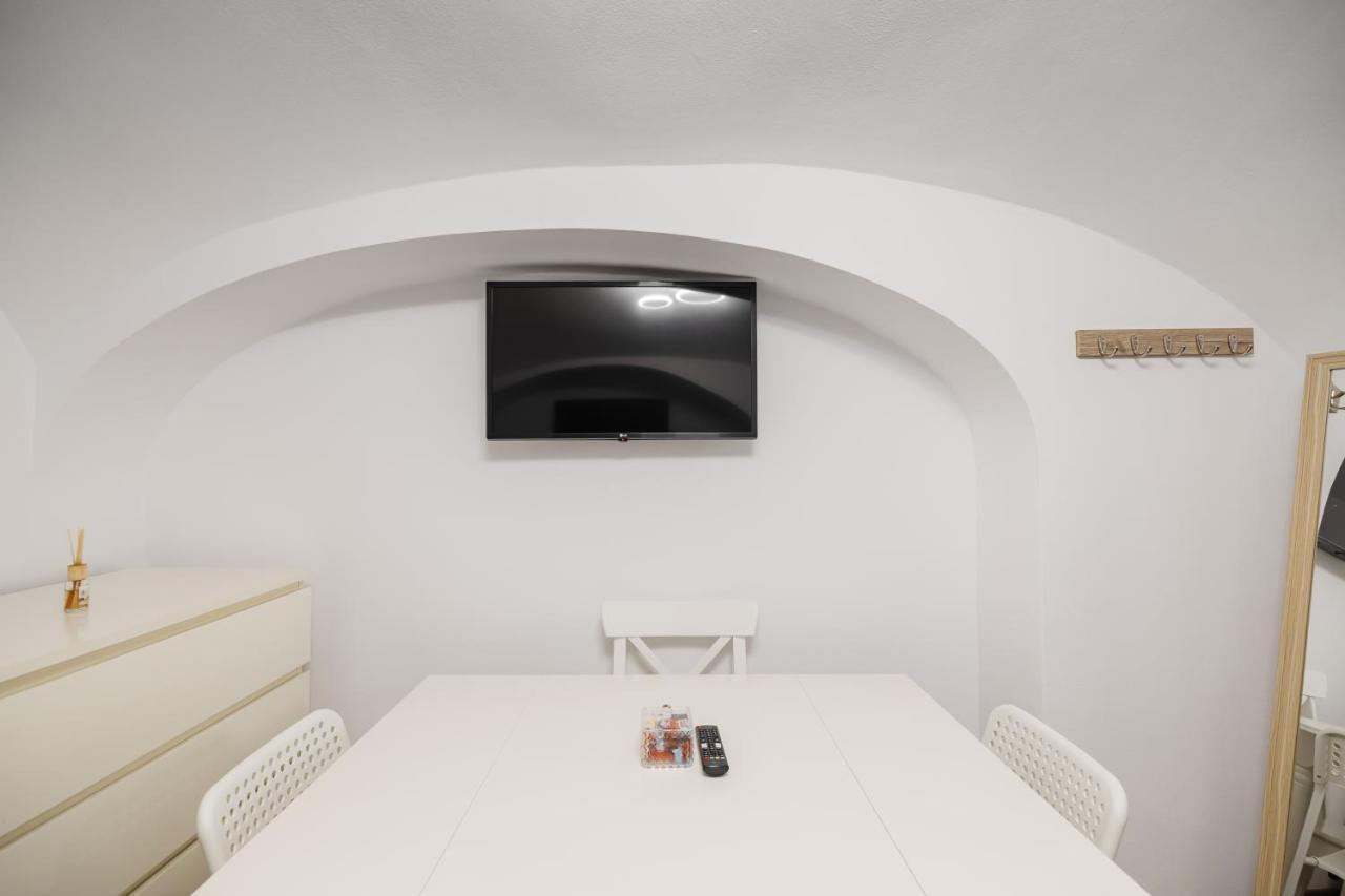 Downtown Cio Apartment Sibiu Bagian luar foto